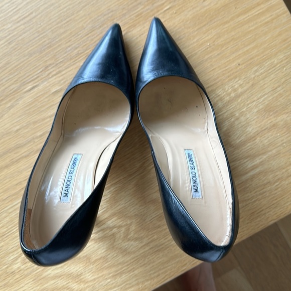 Gently used 105 MM Manolo’s Black Calf Leather Pointed Toe Pumps - Picture 9 of 9
